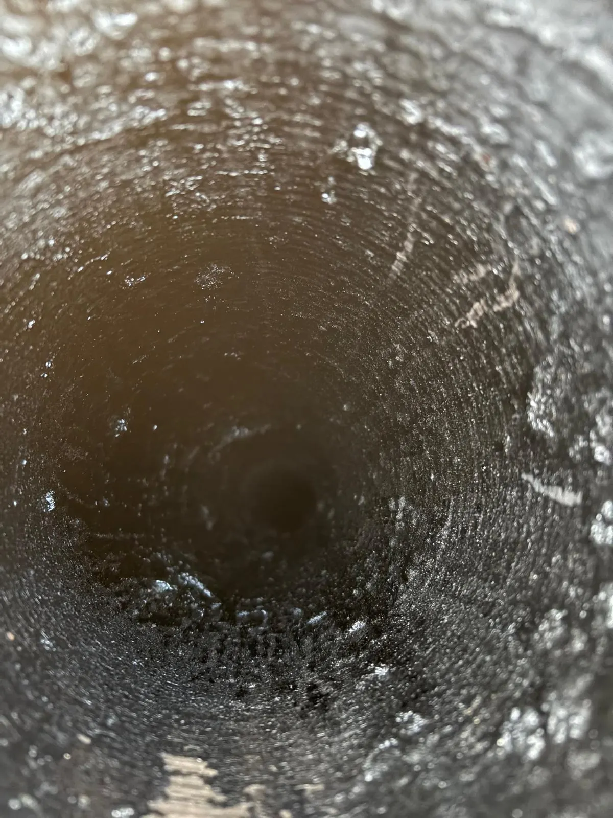 Vue intérieure d'un conduit tubé inox, spirale visible
